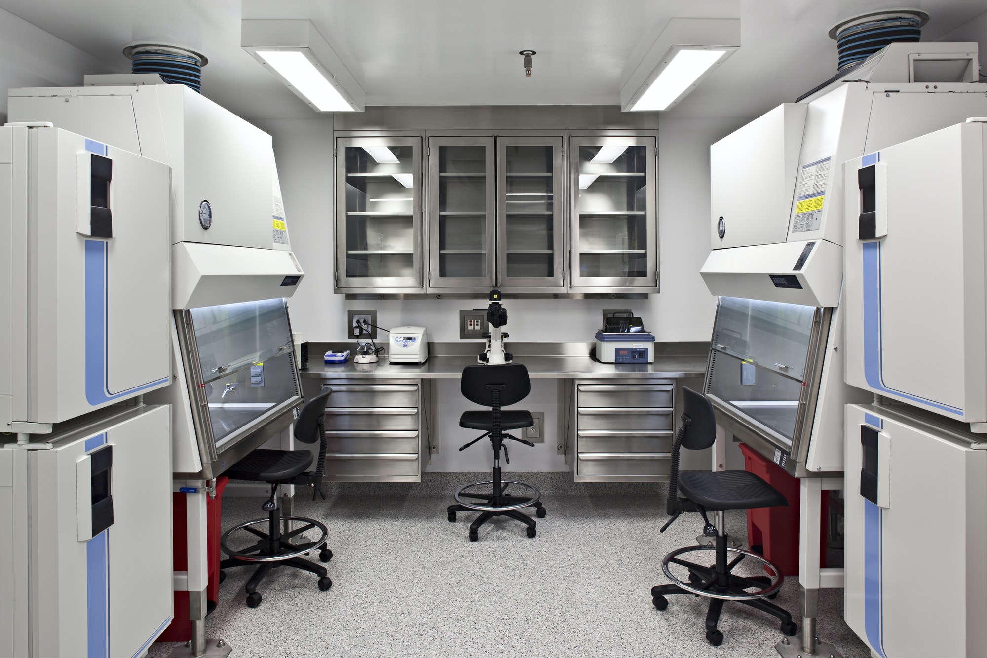 53752,Machinery in laboratory